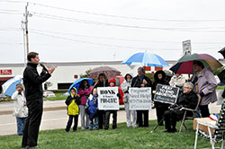 Shawn Carney, co-founder of the 40 Days for Life campaign to end abortion, speaks to a crowd outside of the Planned Parenthood abortion facility in Indianapolis. Carney was the guest speaker for the Indianapolis campaign’s mid-point rally on Oct. 10. (Photo by Natalie Hoefer)