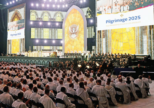 Bishop Andrew H. Cozzens of Crookston, Minn., chairman of the board of the National Eucharistic Congress Inc., announces on July 21, 2024—the final day of the National Eucharistic Congress at Lucas Oil Stadium in Indianapolis—that a eucharistic pilgrimage from Indianapolis to Los Angeles is planned for spring 2025. The pilgrimage, from Indianapolis to Los Angeles, will include stops in 10 states: Indiana, Illinois, Iowa, Missouri, Kansas, Oklahoma, Texas, New Mexico, Arizona and California. (OSV News photo/Bob Roller)