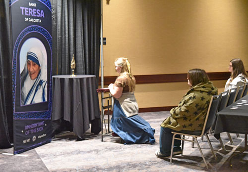 National Catholic Youth Conference participants pray before a relic of St. Teresa of Calcutta on Nov. 21 in a room of the Indiana Convention Center in Indianapolis used as a relic chapel at the event. (Photo by Sean Gallagher)