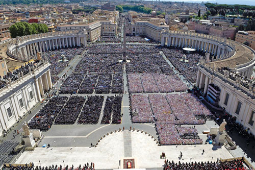 An estimated 200,000 people gather in St. Peter's Square and the neighboring streets to attend funeral Mass for Pope Francis at the Vatican April 26, 2025. (CNS Photo/Stefano Spaziani, pool)